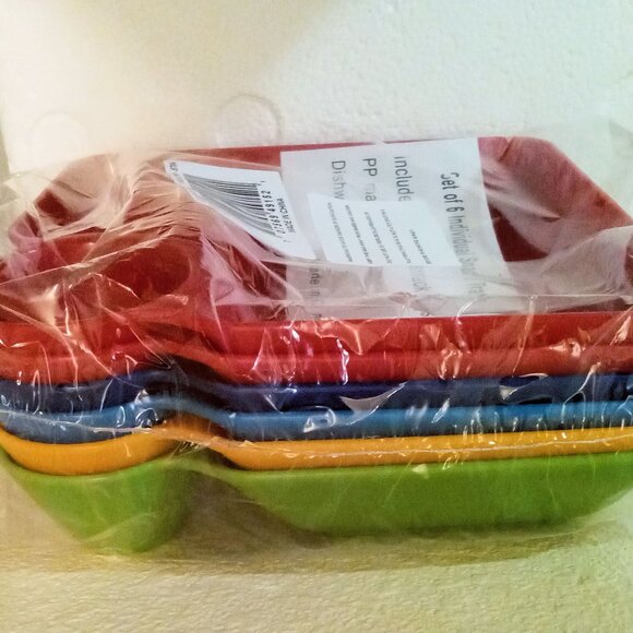 SET 6 SQUARE PLASTIC SNACK TRAYS BOWLS WITH ATTACHED SAUCE/DIP CUP - Picture 3 of 4